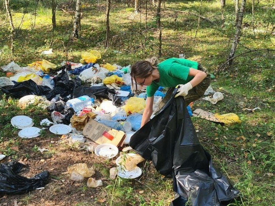 Свыше пяти кубометров мусора убрали лесничие в Орехово-Зуеве